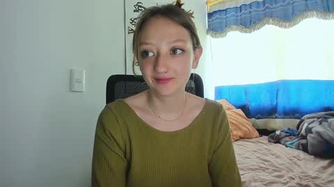 Snapshot of girlsativa chatting on December 2024 03:58:01 PM Maze    Thumbs up online show from December 2024 03:58:01 PM