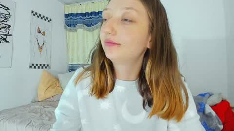 Snapshot of girlsativa chatting on December 2024 02:04:01 AM Maze    Thumbs up online show from December 2024 02:04:01 AM