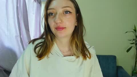 Snapshot of girlsativa chatting on January 2025 12:08:01 PM Maze    Thumbs up online show from January 2025 12:08:01 PM