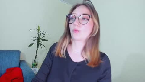 Snapshot of girlsativa chatting on January 2025 02:14:02 AM Maze    Thumbs up online show from January 2025 02:14:02 AM