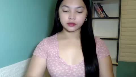 Rhaine online show from November 2025 07:16:02 PM