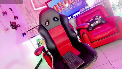 Snapshot of gisele_fox chatting on February 2025 12:42:01 AM Gisel online show from February 2025 12:42:01 AM