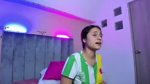 Snapshot of giselle_roldan chatting on June 2026 09:14:01 AM GISELLE ROLDAN online show from June 2026 09:14:01 AM