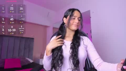 Snapshot of giselle_roldan chatting on July 2026 03:19:01 AM GISELLE ROLDAN online show from July 2026 03:19:01 AM