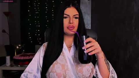 Snapshot of giulyalust chatting on February 2025 10:32:01 PM Giulia online show from February 2025 10:32:01 PM