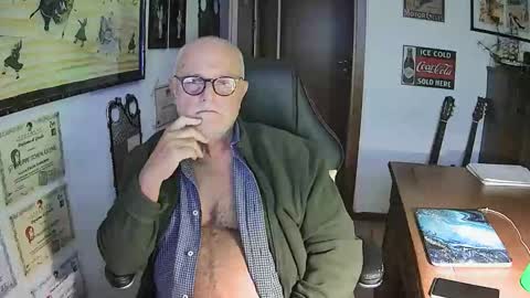 giutomma930394 online show from November 2025 02:30:01 PM