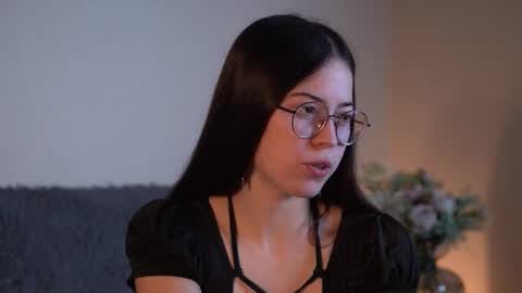 Agness online show from October 2025 01:47:02 PM