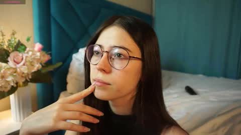 Agness online show from December 2025 02:58:02 PM