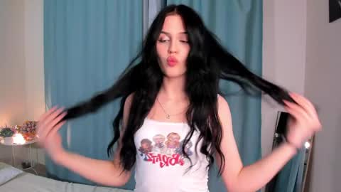 Vee  online show from May 2026 09:30:02 PM