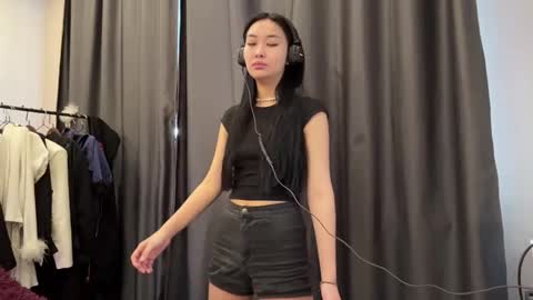 Mia online show from March 2026 09:24:02 AM