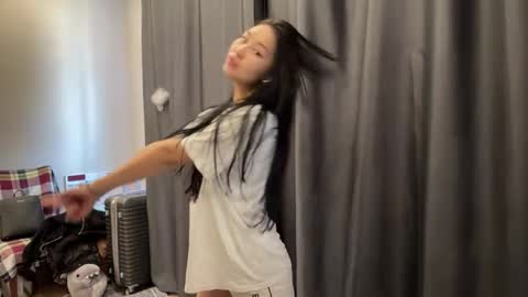 Mia online show from April 2026 09:43:01 AM