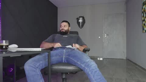 Matthew .. for short call me Matt online show from December 2025 07:06:02 AM