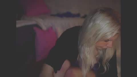 Snapshot of glitterbunnypeach chatting on April 2026 07:31:01 AM Bunny online show from April 2026 07:31:01 AM