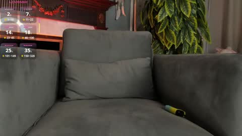 Snapshot of glowhub_ chatting on February 2026 09:48:02 PM Ann Eliz and Gigi online show from February 2026 09:48:02 PM