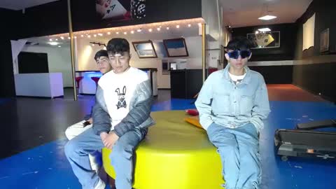 THOMAS AND DAMIAND online show from January 2025 05:02:02 PM