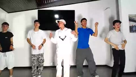 THOMAS AND DAMIAND online show from September 2025 06:08:01 PM