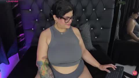 Snapshot of goddess_arethaozz chatting on June 2026 01:06:02 PM Aretha online show from June 2026 01:06:02 PM