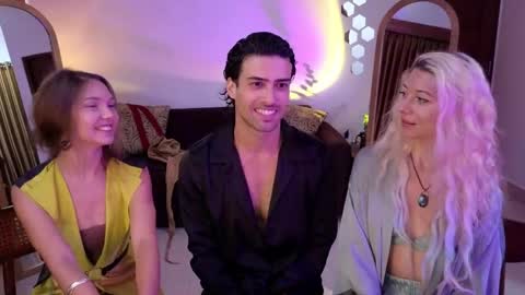   330 UTC2 girls   online show from April 2026 02:40:02 AM