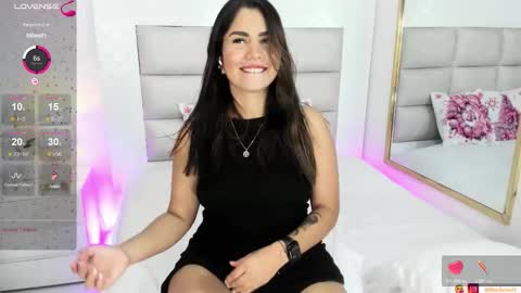 Snapshot of goddess_mia2 chatting on November 2025 03:49:02 AM Mia online show from November 2025 03:49:02 AM