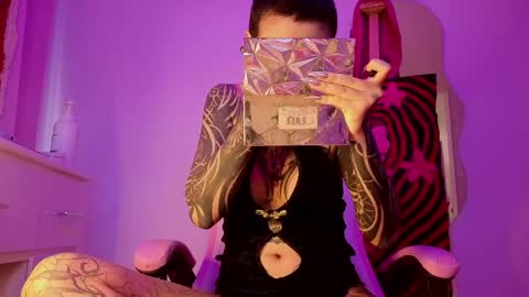 vee online show from April 2026 09:46:01 PM