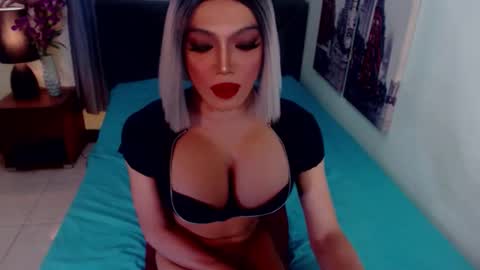 Snapshot of goddessselfsucker chatting on February 2026 06:22:01 AM Lucy Pearl online show from February 2026 06:22:01 AM