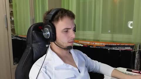 Golden boyyy21 online show from January 2026 08:33:01 PM