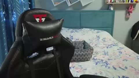 Golden boyyy21 online show from February 2026 04:05:02 PM