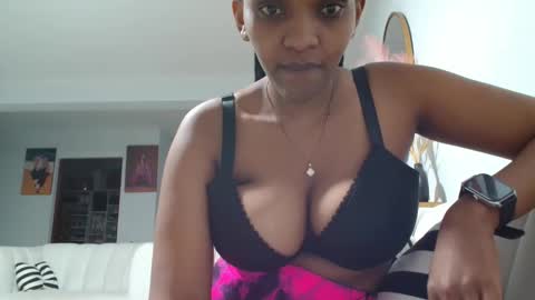 Snapshot of goldenmusexo chatting on April 2026 12:05:01 AM goldenmusexo online show from April 2026 12:05:01 AM