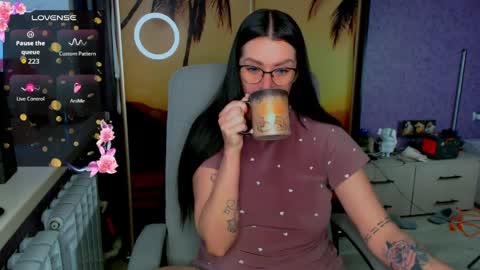 Snapshot of goldenwitchx chatting on April 2026 04:10:02 AM Polina online show from April 2026 04:10:02 AM