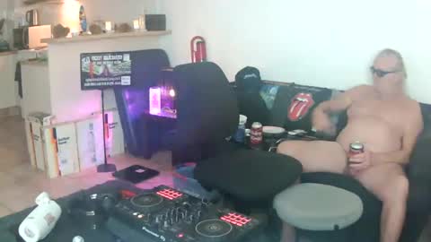 Snapshot of goldyguy011 chatting on July 2026 05:18:02 PM goldyguy011 online show from July 2026 05:18:02 PM
