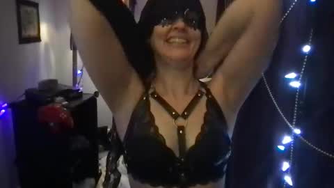 goldynsilvyrempress online show from May 2026 02:51:01 AM