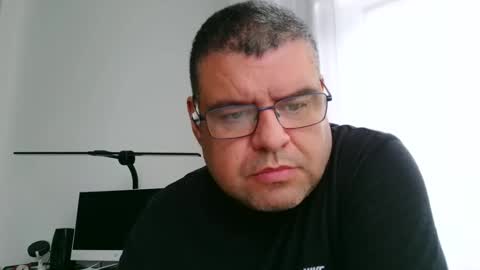 gomezgonz5 online show from October 2025 12:02:02 PM