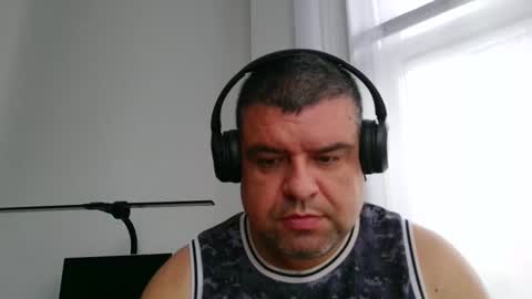 gomezgonz5 online show from October 2025 01:53:02 PM