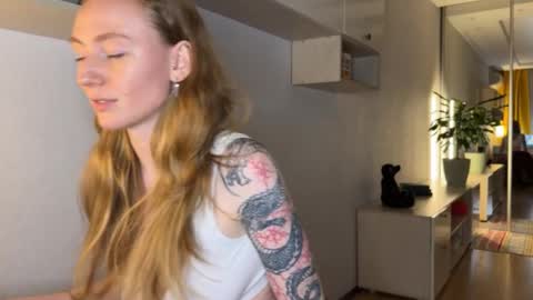 Polly online show from November 2025 04:51:02 PM