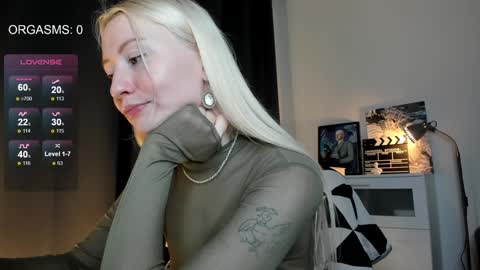 Snapshot of goodg_oddamn chatting on December 2024 08:58:02 PM SOPHIE online show from December 2024 08:58:02 PM