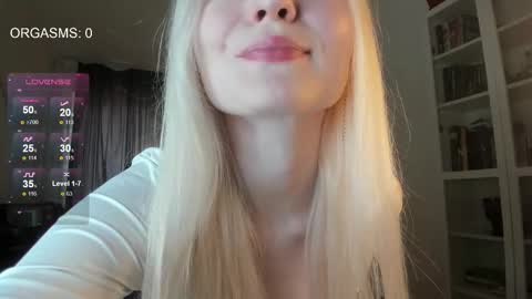 Snapshot of goodg_oddamn chatting on October 2025 11:21:01 AM SOPHIE online show from October 2025 11:21:01 AM
