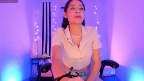 i am Jessi  I love animals and drawing I hope to get along with everyone. XOXO online show from March 2026 08:04:01 PM