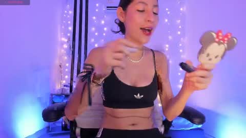 i am Jessi  I love animals and drawing I hope to get along with everyone. XOXO online show from April 2026 07:18:02 PM