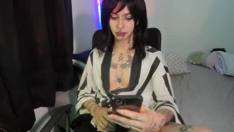 Snapshot of goth_ru chatting on January 2025 09:18:01 PM Russ online show from January 2025 09:18:01 PM