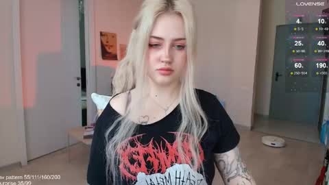 traumfrau Kira angel face devil eyes I SELL A LOT VIDEO IN GALLERY online show from April 2026 10:54:02 AM