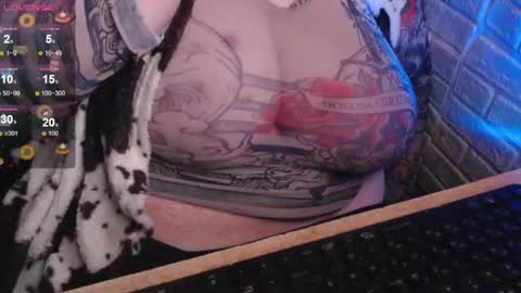 Lisa online show from November 2025 02:39:02 PM