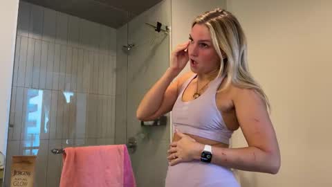 Gracie Mae online show from November 2025 08:18:01 PM