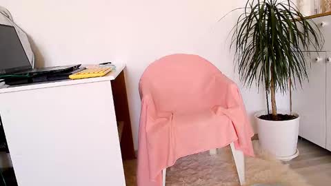 Alex and Ella online show from January 2025 09:05:01 AM