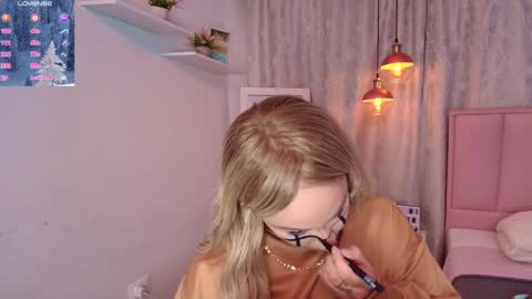 Snapshot of greennbella chatting on December 2024 07:23:01 PM online show from December 2024 07:23:01 PM