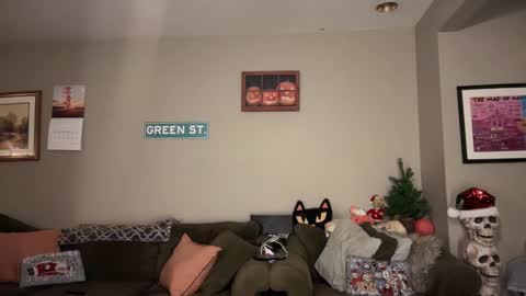 Snapshot of greenxxxqueen chatting on November 2025 05:17:01 AM SexQueen Nikki online show from November 2025 05:17:01 AM