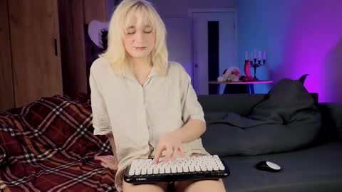 Greg-independent model online show from December 2025 10:04:01 PM