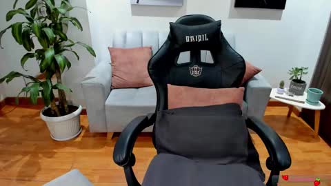 Snapshot of greta_miss chatting on January 2025 02:27:01 AM Emmy online show from January 2025 02:27:01 AM