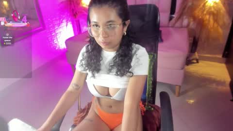 Snapshot of griselle_rousse chatting on November 2025 08:00:01 PM online show from November 2025 08:00:01 PM