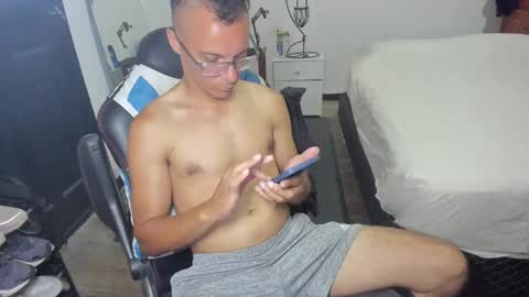 guachin_new online show from February 2025 04:42:02 AM