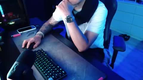 Snapshot of guayaco_ chatting on February 2026 06:00:02 PM Guayaco online show from February 2026 06:00:02 PM